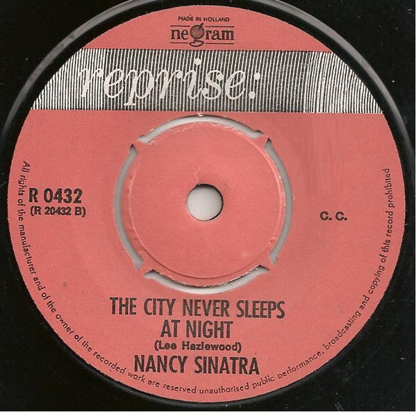 Nancy Sinatra : These Boots Are Made For Walkin' / The City Never Sleeps At Night (7", Single, Ora)