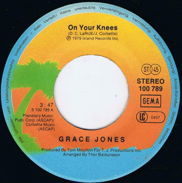 Grace Jones : On Your Knees (7", Single)