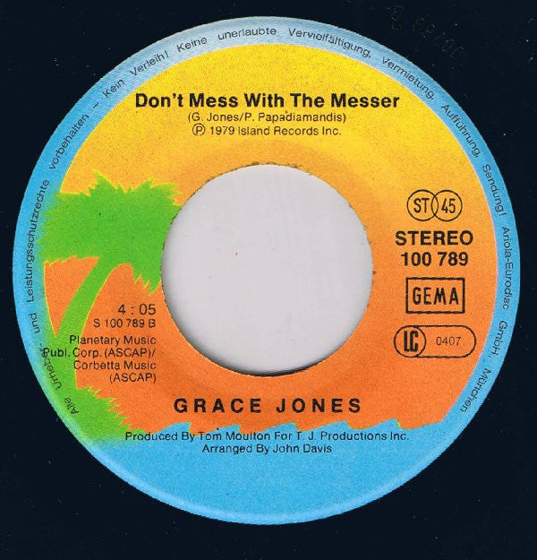 Grace Jones : On Your Knees (7", Single)