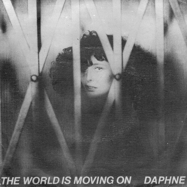 Daphne (9) : The World Is Moving On (7", Single)