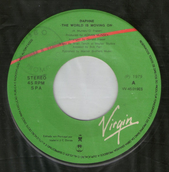Daphne (9) : The World Is Moving On (7", Single)