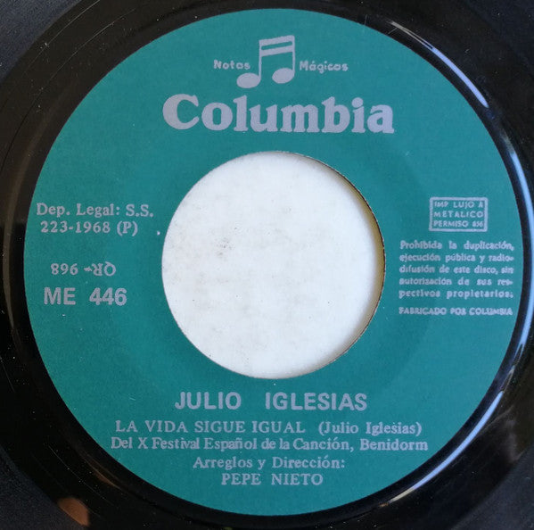 Julio Iglesias : La Vida Sigue Igual / El Amor Es Presentir (7", Single, Lar)