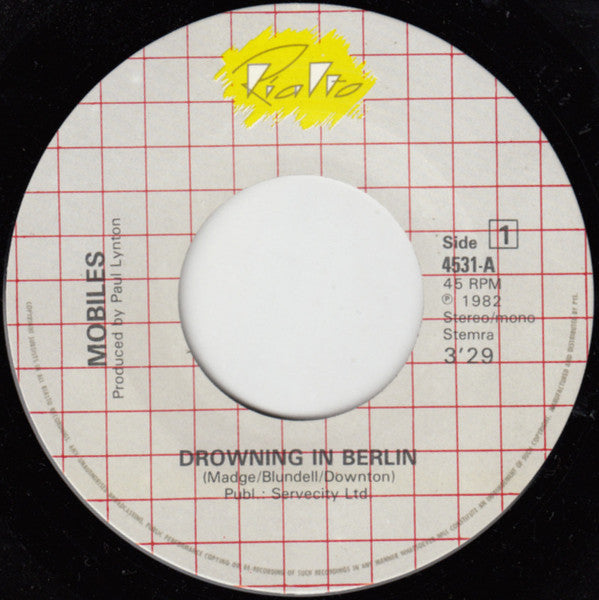 Mobiles : Drowning In Berlin (7", Single)