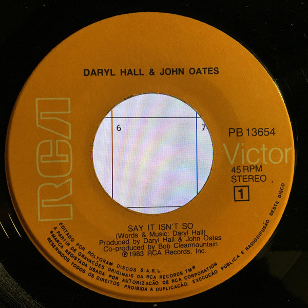 Daryl Hall & John Oates : Say It Isn't So / Kiss On My List (7", Single)