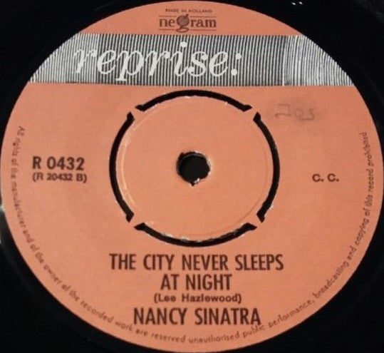 Nancy Sinatra : These Boots Are Made For Walkin' / The City Never Sleeps At Night (7", Single, Gre)