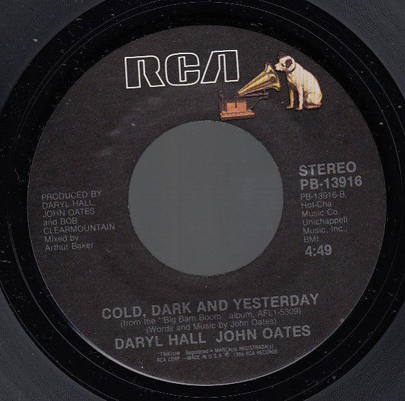 Daryl Hall & John Oates : Out Of Touch b/w Cold, Dark And Yesterday (7", Single, Styrene, Ind)
