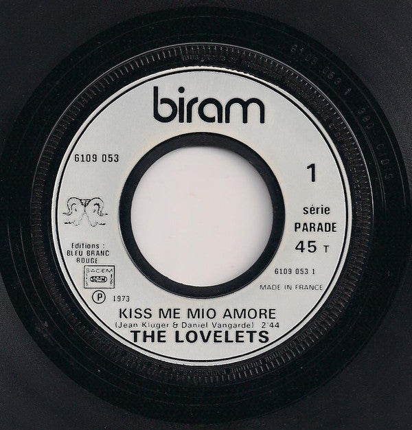 The Lovelets : Kiss Me Mio Amore (7", Single)