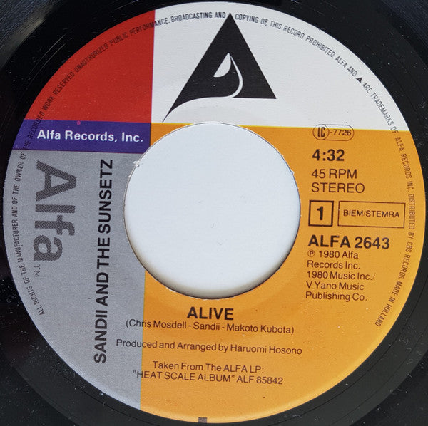 Sandii & The Sunsetz : Alive (7", Single)