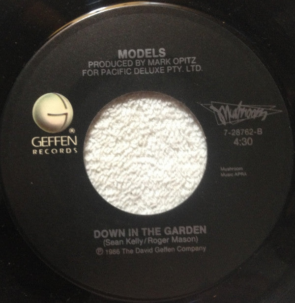 Models (2) : Out Of Mind Out Of Sight (7", Single, Spe)