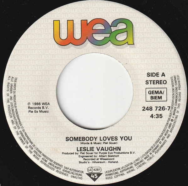Leslie Vaughn : Somebody Loves You (7", Single)