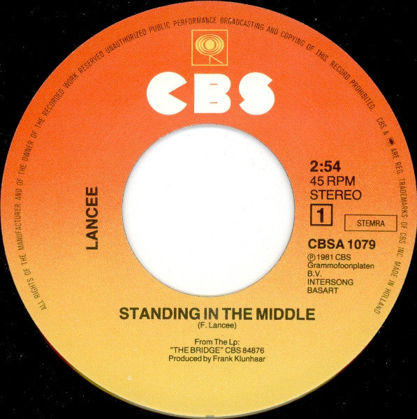 Lancee : Standing In The Middle (7", Single)