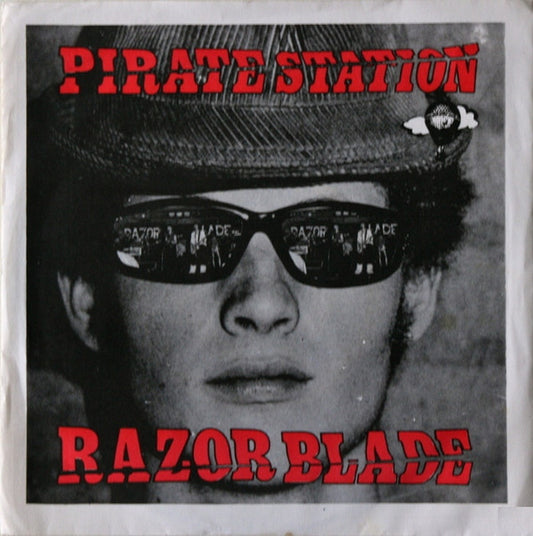 Razor Blade (5) : Recorded Blindfolded / Pirate Station (7", Single)