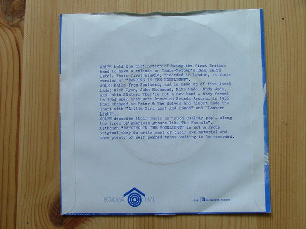 Wolfe (4) : Dancing In The Moonlight (7", Single)