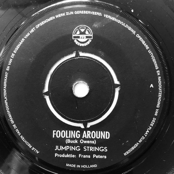 The Jumping Strings (2) : Think Of Me / Fooling Around (7", Single)